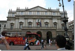 スカラ座です。オペラの殿堂として、イタリアの芸術界を今も引っ張り続けています。