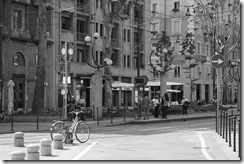 ミラノの街を歩く。最後は白黒写真で締めくくってみました。